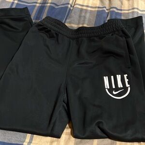 Nike Boys Dri-fit XL sweatpants with pockets and 1 zippered pocket